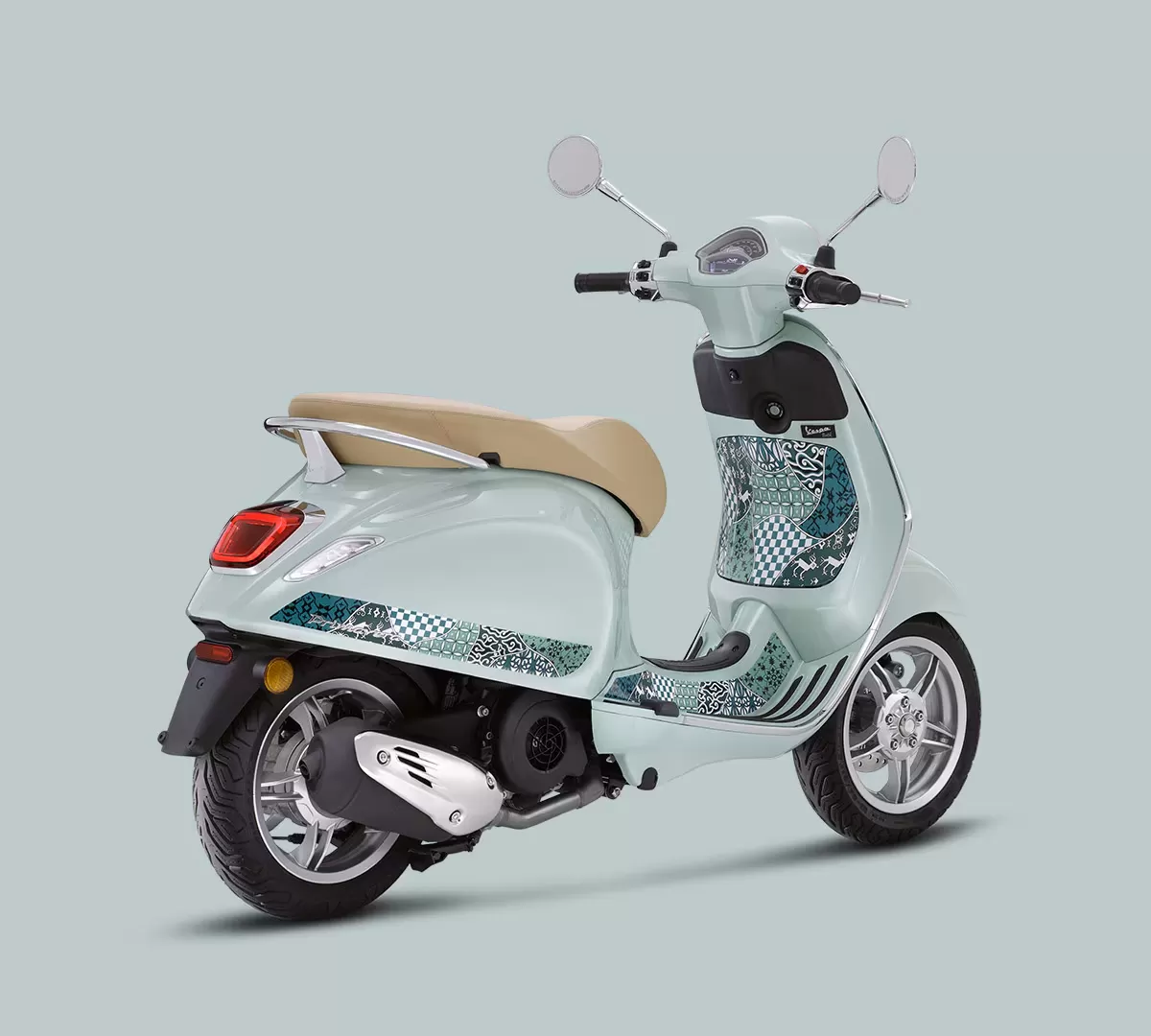 Vespa Primavera Batik Studio 4